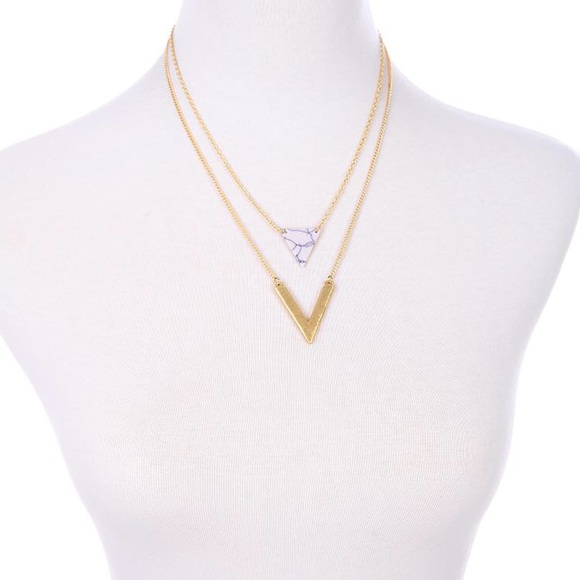 White marble v shape gold geometric necklace - Picture 3 of 3